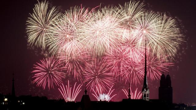 Les feux d'artifice tirés en ville de Zurich. [EPA/Ennio Leanza]