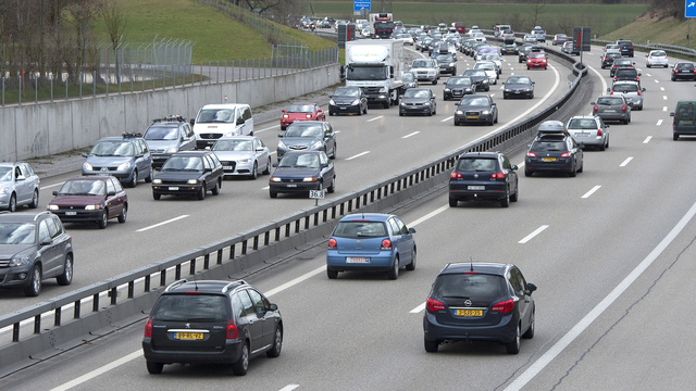 Le fonds FORTA est destiné aux routes nationales et au trafic d'agglomération. [Keystone - Marcel Bieri]