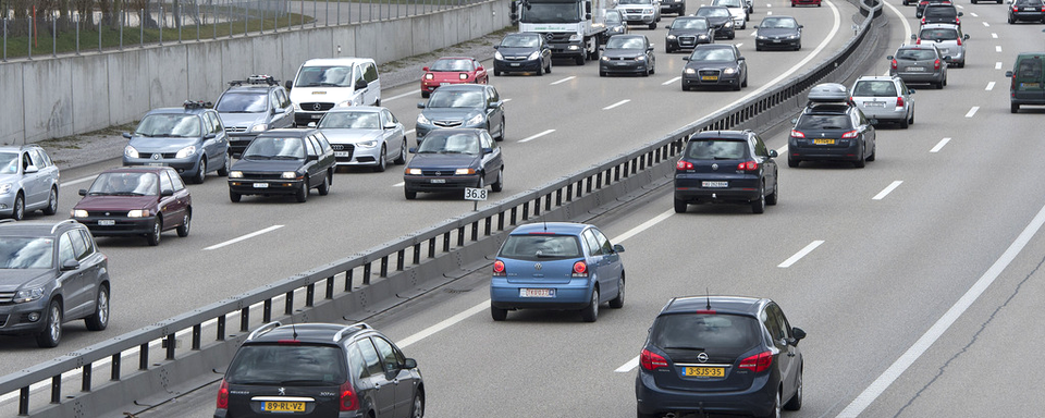 Le fonds FORTA est destiné aux routes nationales et au trafic d'agglomération. [Keystone - Marcel Bieri]