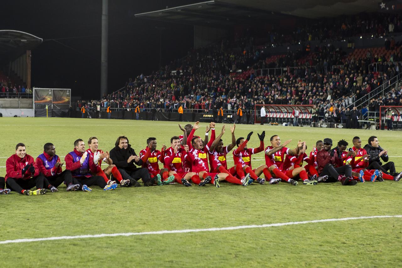 Le président Constantin et ses joueurs ont longuement communié avec le public après le match. [EQ Images - Pascal Muller]