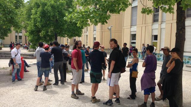 manifestation au foyer aux Tattes