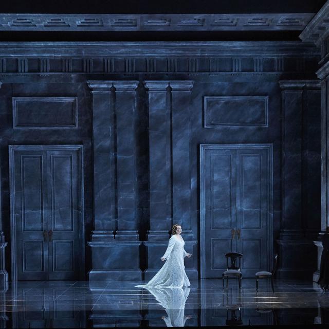 Anna Bonitatibus tient le rôle-titre de l'opéra Tancrède de Rossini. [opera-lausanne.ch - M. Vanappelghem]