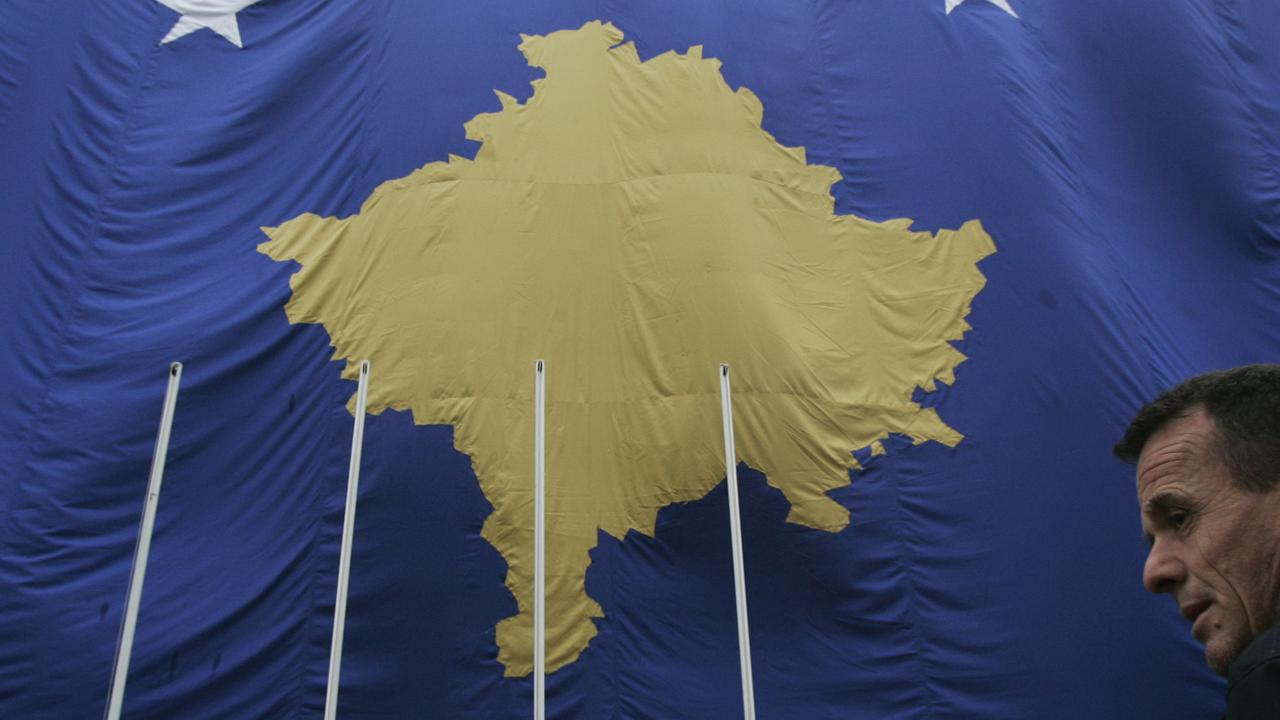 Un drapeau du Kosovo sur le parlement de la capitale Pristina (photo d'illustration). [Hazir Reka]