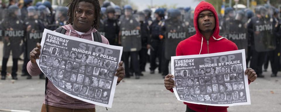 "Stop au meurtre par la police", lit-on sur les pancartes des manifestants. [EPA/Keystone - Michael Reynolds]