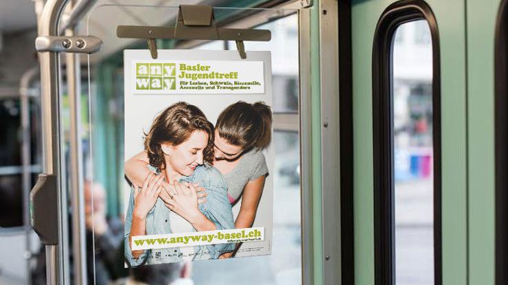 Peut-on montrer dans les transports publics des affiches de couples homosexuels en train de s'embrasser? [anyway-basel.ch]