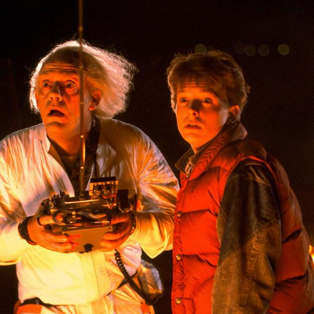 Christoper Lloyd et Michael J Fox dans "Retour vers le futur" de Robert Zemeckis, 1985. [Universal Pictures / Collection Christophel / AFP]