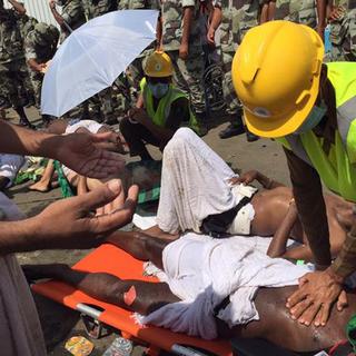 Les morts et les blessés ont commencé à être pris en charge. [Directorate of the Saudi Civil Defense agency via AP]