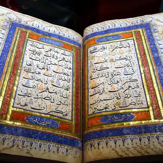 Pour les musulmans, ce texte sacré est la parole de Dieu révélée au prophète Mahomet. [Fotolia - © Cyril PAPOT]