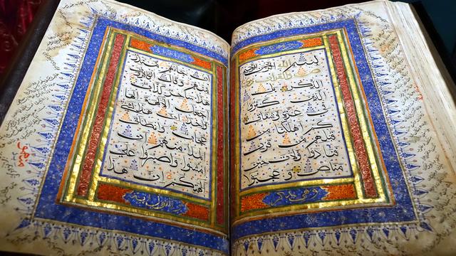 Pour les musulmans, ce texte sacré est la parole de Dieu révélée au prophète Mahomet. [Fotolia - © Cyril PAPOT]