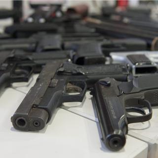Le Conseil fédéral estime à quelque deux millions le nombre d'armes à feu en possession de particuliers (photo d'illustration). [Keystone - Sandro Campardo]