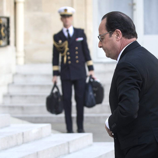 François Hollande est rentré précipitamment à Paris pour tenir un Conseil de défense. [EPA/Keystone - Etienne Laurent]