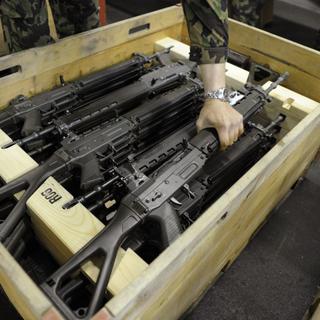 Les exportations d'armes représentent 0,26% du total des exportations suisse en 2014. [Steffen Schmidt]