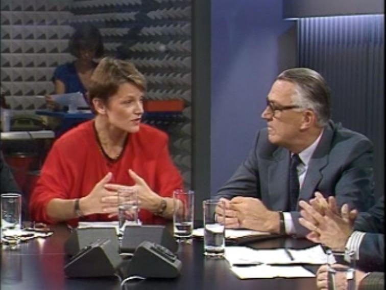 Débat animé par Eliane Ballif sur le business des expos en 1989. [RTS]