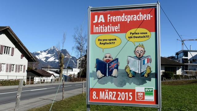 L'affiche de l'UDC pour cette initiative sur les langues au primaire. [Keystone - Urs Flüeler]