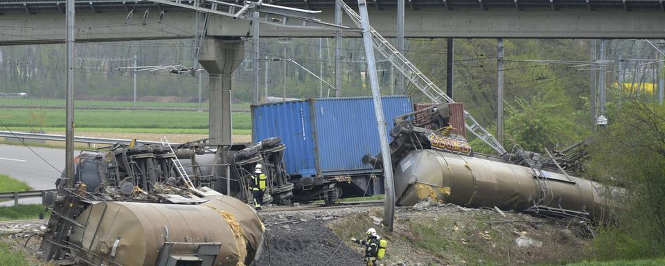 Comme l’infrastructure ferroviaire a subi d’importants dégâts, les CFF prévoient une interruption de plusieurs jours sur la ligne entre Lausanne et Yverdon. [Keystone - Christian Brun]