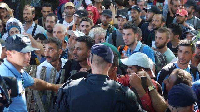 Neuf mille migrants sont entrés en Croatie depuis mercredi matin, à la suite de la frontière par la Hongrie de sa frontière avec la Serbie.