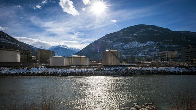 Photo prise le 16 février 2015 du canal d'évacuation dans lequel l'entreprise Lonza a déversé ses eaux usées pendant cinquante ans à Viège. [Keystone - Olivier Maire]