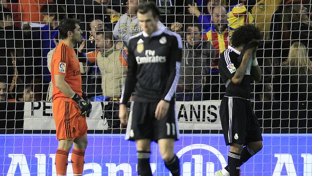 Iker Casillas, Gareth Bale et Marcelo (de g. à dr.) ont subi la loi de Valence à Mestalla. [Keystone - Alberto Saiz]