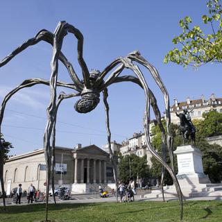 Une autre version de la fameuse araignée, intitulée "Maman", avait été exposée sur la place Neuve à Genève en 2011. [KEYSTONE - Salvatore Di Nolfi]