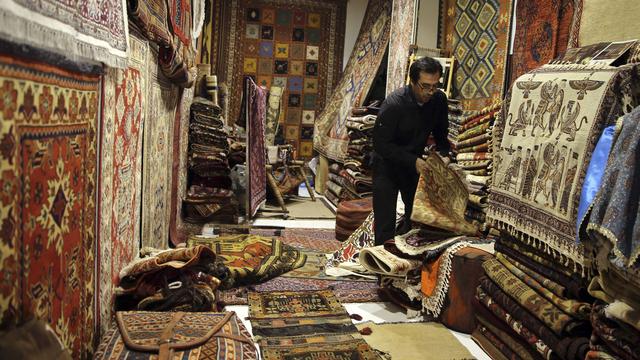 Commerce iranien de tapis à Dubaï. [Reuters - Mohammed Omar]