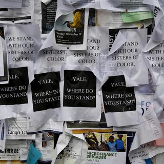 Sur le campus de Yale, des affiches contre le racisme. [reu - Shannon Stapleton]