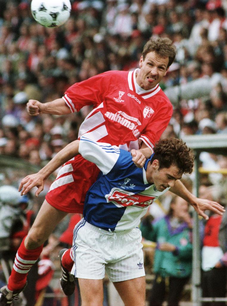 Christophe Bonvin ici au duel avec Harald Gämperle lors de la finale à GC en 1995. [Keystone - str]