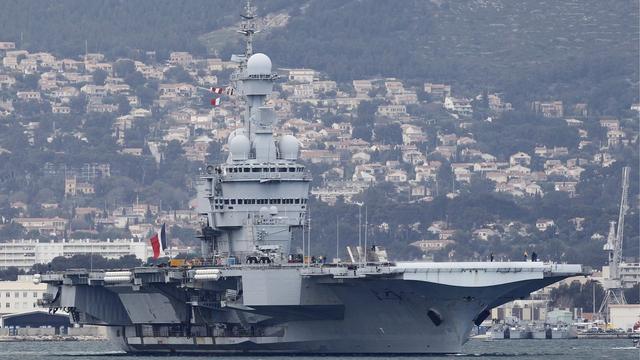 Le porte-avions Charles-de-Gaulle [Guillaume Horcajuelo]