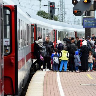 Trois trains de migrants sont encore attendus lundi en Allemagne (ici à Dortmund, dimanche). [AFP - Patrick Stollarz]