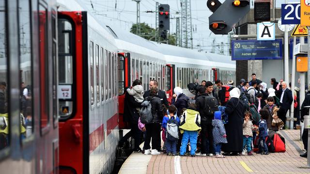 Trois trains de migrants sont encore attendus lundi en Allemagne (ici à Dortmund, dimanche). [AFP - Patrick Stollarz]