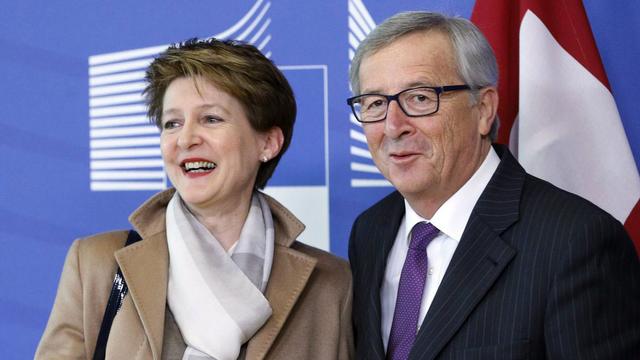 Simonetta Sommaruga et Jean-Claude Juncker ce lundi après-midi à Bruxelles. [EPA/Keystone - Olivier Hoslet]