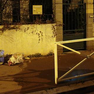 Des détritus dans le quartier de Montrouge où a été retrouvé une ceinture d'explosifs. [AFP - Jacques Demarthon]