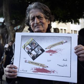 Le caricaturiste libanais Stavro Jabra lors d'un rassemblement à Beyrouth le 11 janvier 2015, quelques jours après la tuerie de Charlie Hebdo. [AFP - Anwar Amro]