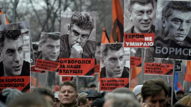 Des partisans de Boris Nemtsov à la manifestation de Moscou, dimanche. [Yuri Kadobnov]