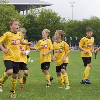 Le football reste largement le sport le plus pratiqué par les enfants. [Marcel Bieri]