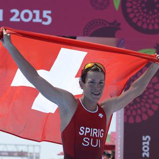 13 juin, Bakou: le drapeau suisse flotte décidément haut lors de la première journée des Jeux Européens. Nicola Spirig remporte l'or en triathlon et valide du même coup son ticket pour les JO 2016 de Rio de Janeiro. [Vassil Donev]