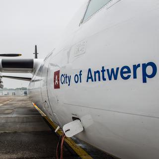 Un avion de la compagnie VLM Airlines sur le tarmac d'Anvers. [AFP photo/Belga - Jonas Roosens]