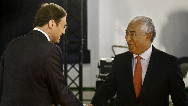 Antonio Costa (PS) et Pedro Passos Coehlo (Parti social-démocrate) lors d'un débat télévisé à Lisbonne, 09.09.2015. [AFP - Patricia de Melo Moreira]