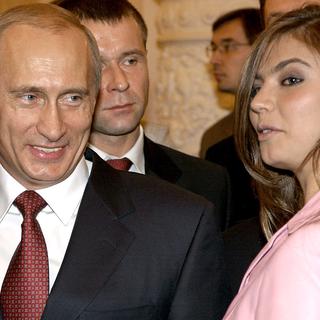 Vladimir Poutine et Alina Kabaeva au Kremlin en 2004. [REUTERS/ITAR-TASS/PRESIDENTIAL PRESS SERVICE]