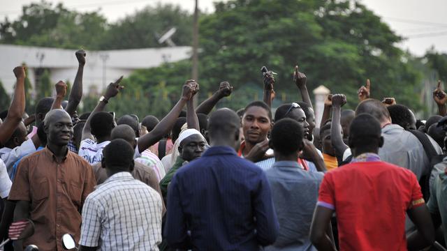 La situation est tendue dans les rues de la capitale Ouagadougou, où des tirs ont été entendus jeudi matin.