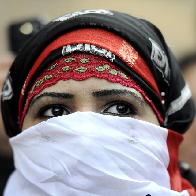Une femme égyptienne proteste contre les tests de virginité au Caire en décembre 2011. [AFP - Filippo Monteforte]