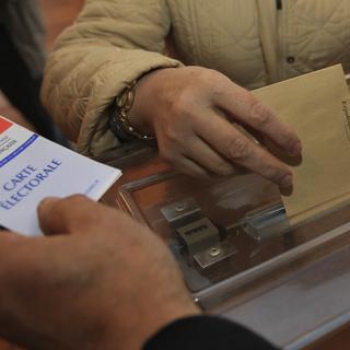 Ce dimanche, c'est le deuxième tour des élections départementales en France. [Keystone - Bob Edme - AP Photo]