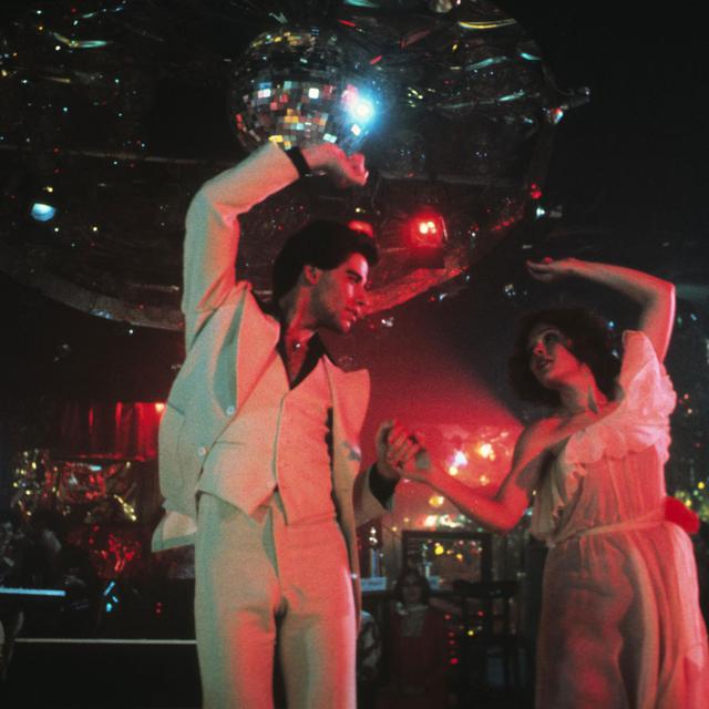 John Travolta et Karen Lynn Gorney dans "La fièvre du samedi soir" de John Badham, 1977. [Paramount / The Kobal Collection / AFP]