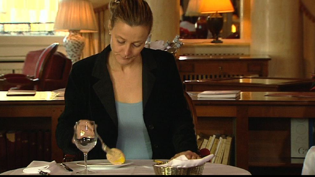 Dégustation de foie gras dans l'émission A bon entendeur, 2007. [RTS]