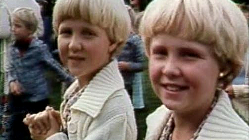 Jeunes participantes à la 3e rencontre internationale de jumeaux, 1978. [RTS]