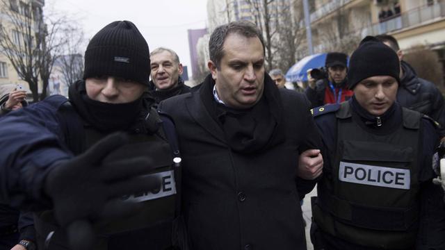 Contestataire, le maire de Pristina Shpend Ahmeti avait été momentanément retenu par la police lors d'une manifestation en janvier 2015. [AFP - Armend Nimani]