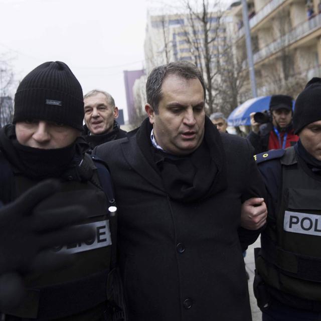 Contestataire, le maire de Pristina Shpend Ahmeti avait été momentanément retenu par la police lors d'une manifestation en janvier 2015. [AFP - Armend Nimani]