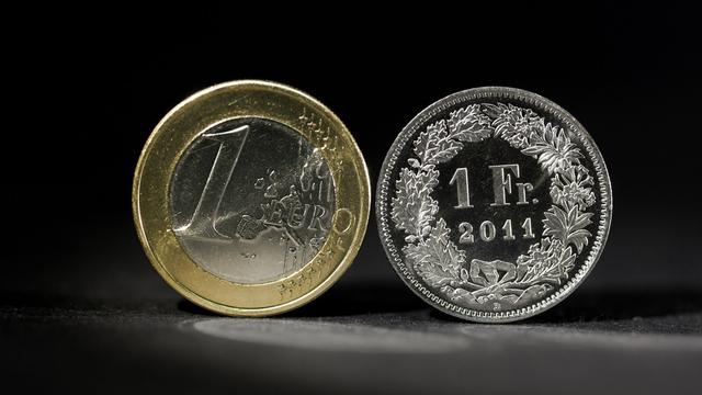 La parité du franc et de l'euro ont un impact fort sur les entreprises. [Keystone - Martin Ruetschi]