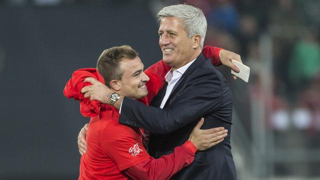 Vladimir Petkovic, ici avec Xherdan Shaqiri, a semble-t-il convaincu les dirigeants de l'ASF. [Alessandro della Valle]