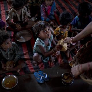 En Inde, un enfant de moins de cinq ans sur deux est mal nourri. [AP/Keystone - Saurabh Das]
