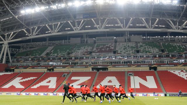 Les joueurs valaisans ont foulé la pelouse de la splendide Kazan-Arena, où le thermomètre devrait être inférieur à 0 degrés. [Laurent Gillieron]